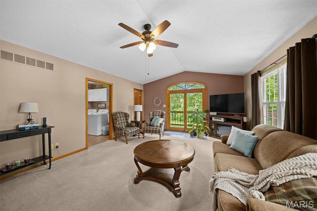 918 Wheatridge Drive, Troy, IL 62294