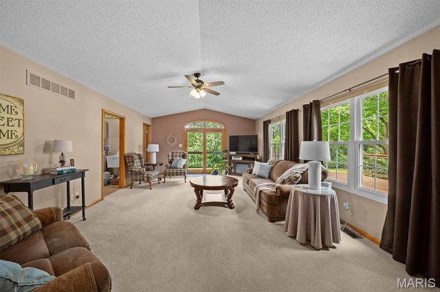 918 Wheatridge Drive, Troy, IL 62294