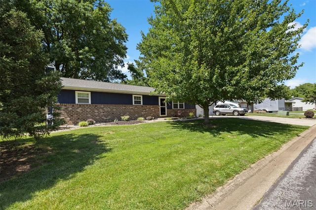 918 Wheatridge Drive, Troy, IL 62294