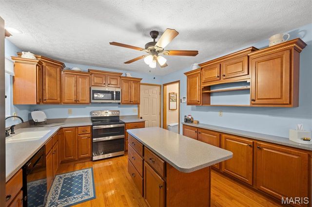 918 Wheatridge Drive, Troy, IL 62294