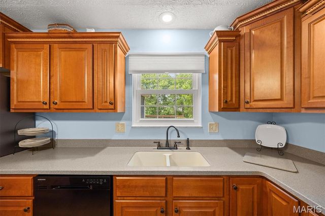 918 Wheatridge Drive, Troy, IL 62294