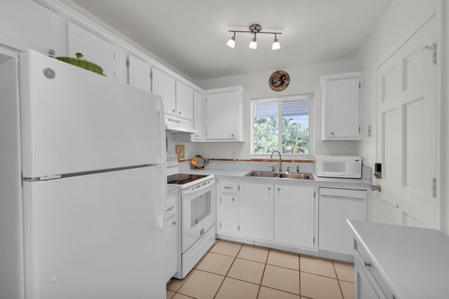 4 Garden Street 204n, Tequesta, FL 33469