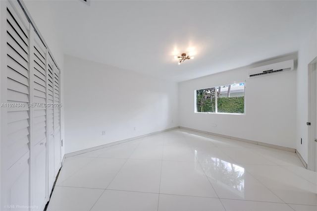 850 N Venetian Dr 0, Miami, FL 33139