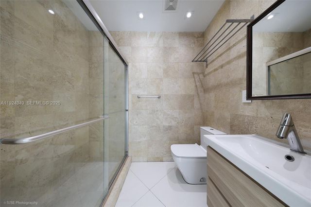 850 N Venetian Dr 0, Miami, FL 33139