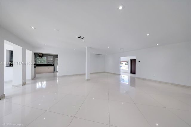 850 N Venetian Dr 0, Miami, FL 33139