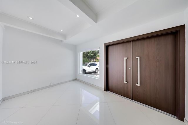 850 N Venetian Dr 0, Miami, FL 33139