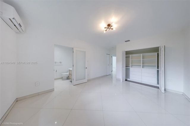 850 N Venetian Dr 0, Miami, FL 33139