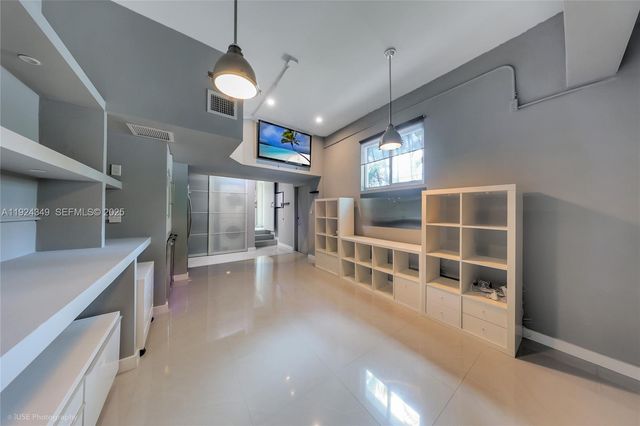 850 N Venetian Dr 0, Miami, FL 33139