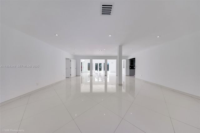 850 N Venetian Dr 0, Miami, FL 33139