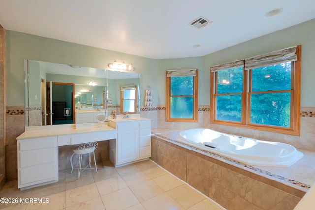 3 Crosby Lane, Port Monmouth, NJ 07758