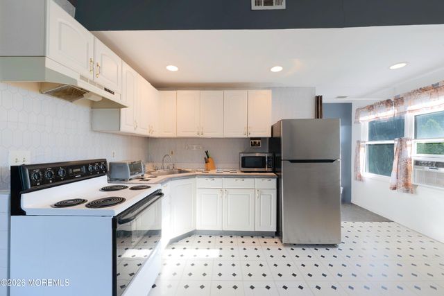 3 Crosby Lane, Port Monmouth, NJ 07758