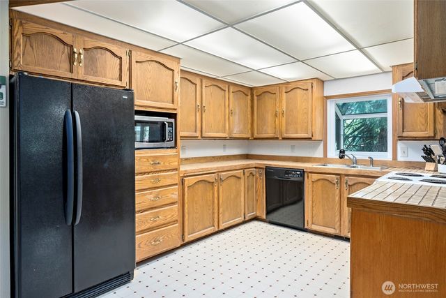 2946 Newell Drive, Oak Harbor, WA 98277