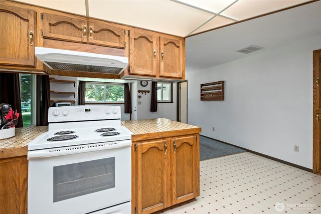 2946 Newell Drive, Oak Harbor, WA 98277