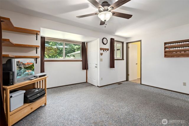 2946 Newell Drive, Oak Harbor, WA 98277