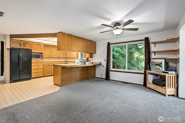 2946 Newell Drive, Oak Harbor, WA 98277
