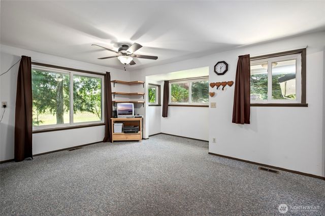 2946 Newell Drive, Oak Harbor, WA 98277