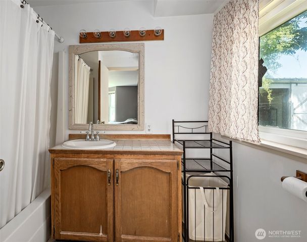 2946 Newell Drive, Oak Harbor, WA 98277