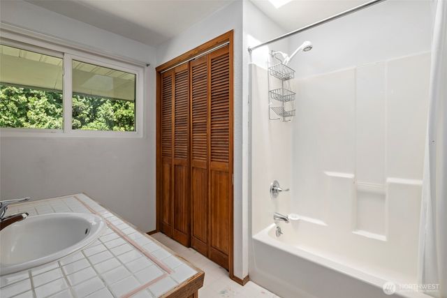 2946 Newell Drive, Oak Harbor, WA 98277