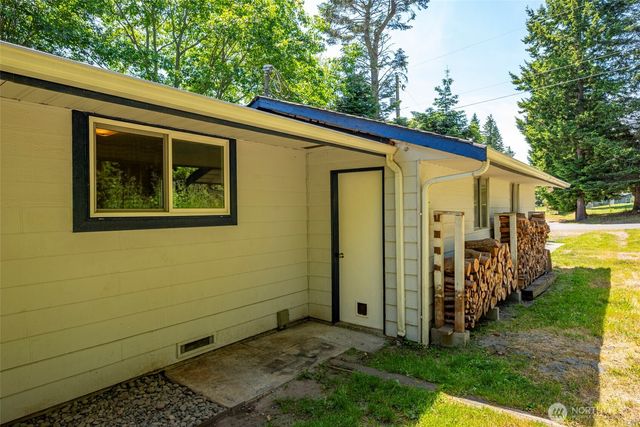 2946 Newell Drive, Oak Harbor, WA 98277