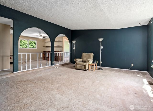 2946 Newell Drive, Oak Harbor, WA 98277