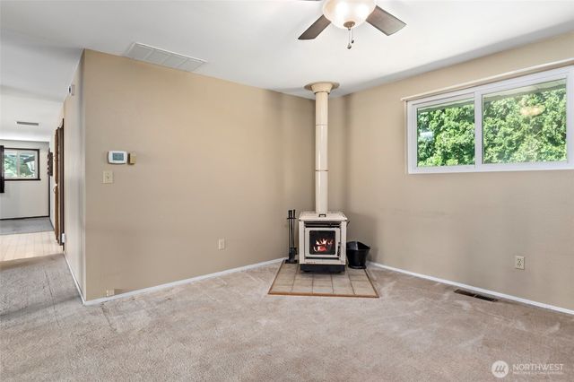 2946 Newell Drive, Oak Harbor, WA 98277