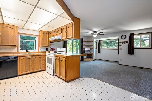 2946 Newell Drive, Oak Harbor, WA 98277