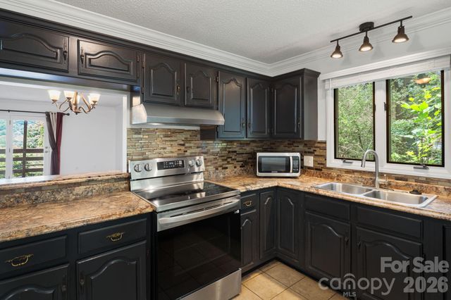 305 Piney Mountain Drive J2, Asheville, NC 28805