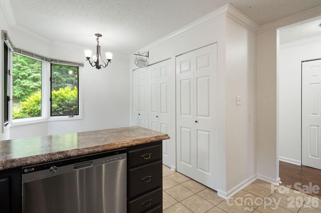 305 Piney Mountain Drive J2, Asheville, NC 28805