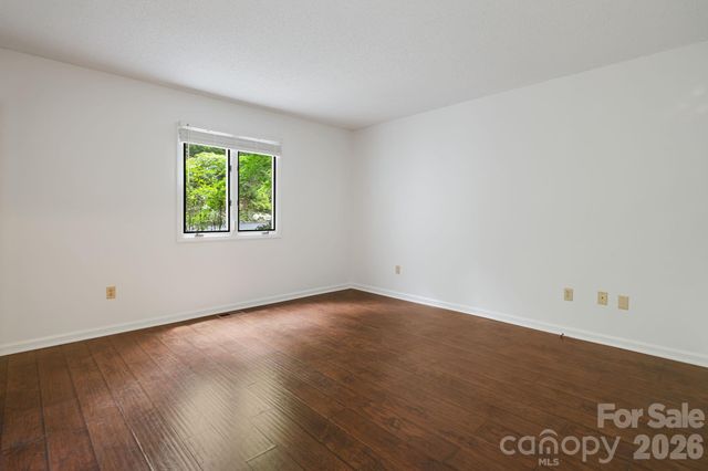 305 Piney Mountain Drive J2, Asheville, NC 28805