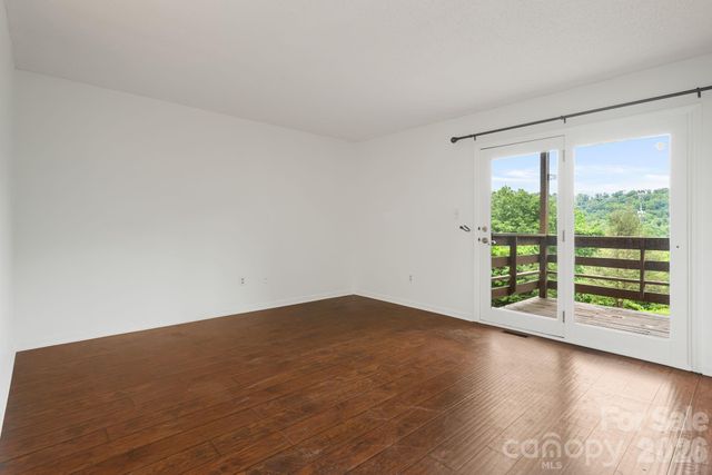 305 Piney Mountain Drive J2, Asheville, NC 28805