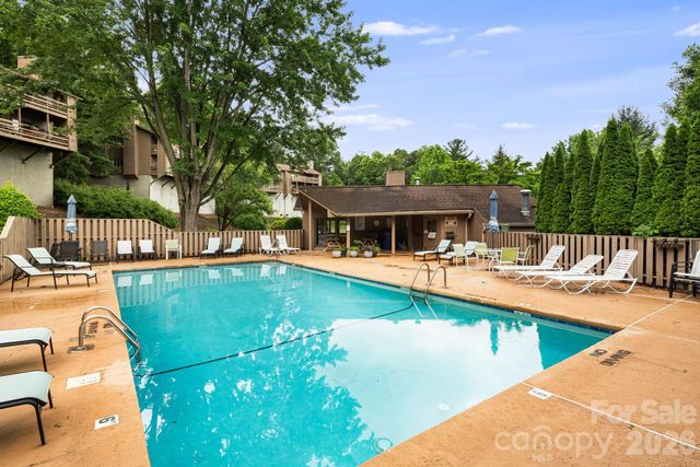 305 Piney Mountain Drive J2, Asheville, NC 28805