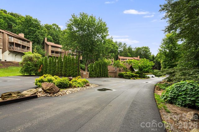 305 Piney Mountain Drive J2, Asheville, NC 28805