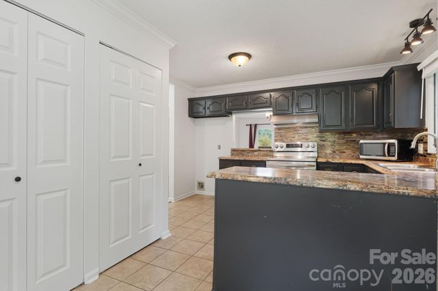 305 Piney Mountain Drive J2, Asheville, NC 28805