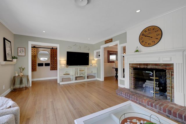 1411 Las Salinas Way, Sacramento, CA 95864