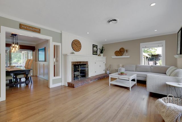 1411 Las Salinas Way, Sacramento, CA 95864