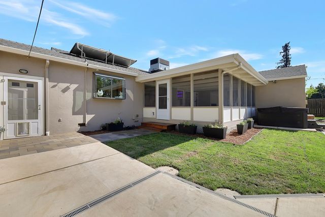 1411 Las Salinas Way, Sacramento, CA 95864