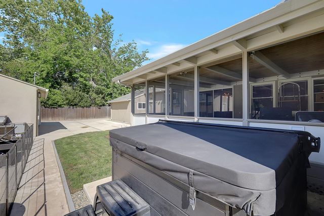 1411 Las Salinas Way, Sacramento, CA 95864