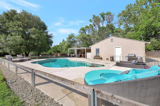 1411 Las Salinas Way, Sacramento, CA 95864