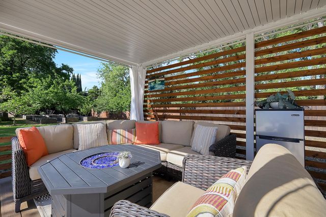 1411 Las Salinas Way, Sacramento, CA 95864