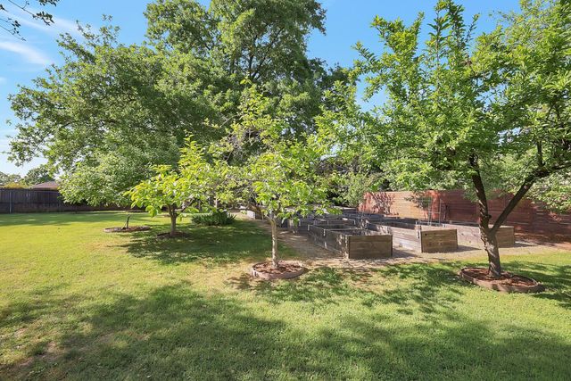 1411 Las Salinas Way, Sacramento, CA 95864