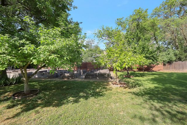 1411 Las Salinas Way, Sacramento, CA 95864