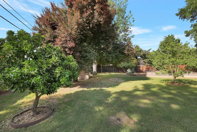 1411 Las Salinas Way, Sacramento, CA 95864