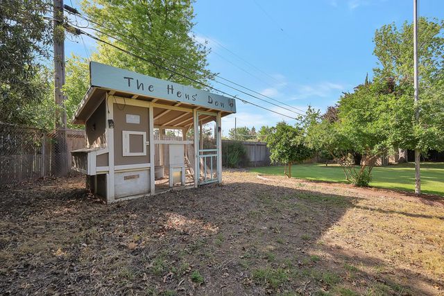 1411 Las Salinas Way, Sacramento, CA 95864