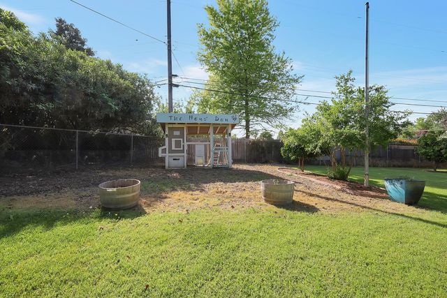 1411 Las Salinas Way, Sacramento, CA 95864