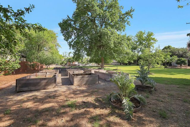 1411 Las Salinas Way, Sacramento, CA 95864