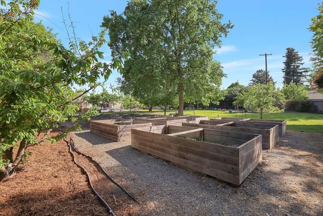 1411 Las Salinas Way, Sacramento, CA 95864