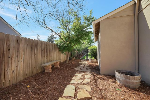 1411 Las Salinas Way, Sacramento, CA 95864