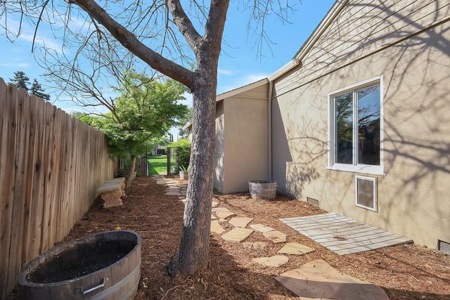 1411 Las Salinas Way, Sacramento, CA 95864