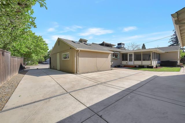 1411 Las Salinas Way, Sacramento, CA 95864