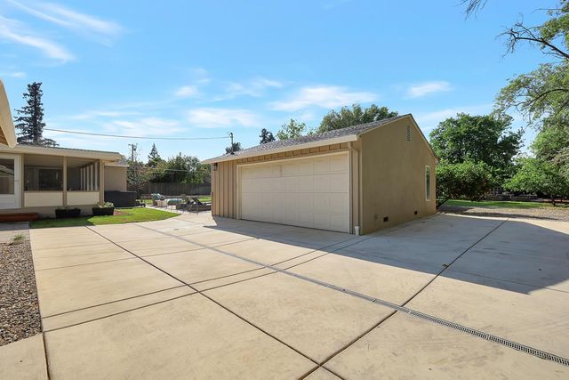 1411 Las Salinas Way, Sacramento, CA 95864